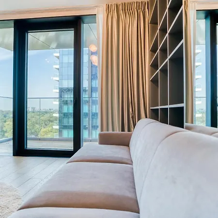 A Window To Extravagance & Unmatched Views Appartement