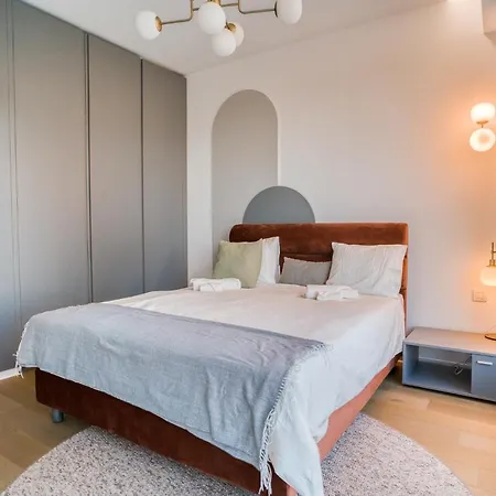 A Window To Extravagance & Unmatched Views Appartement